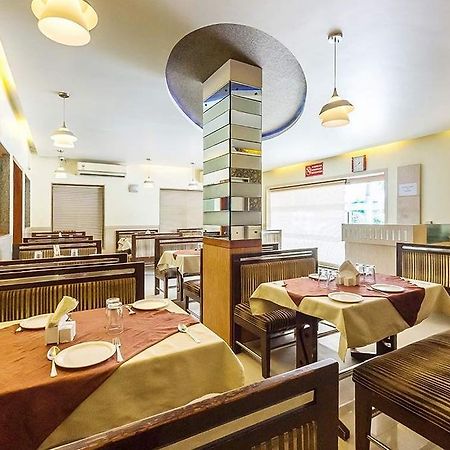 Hotel Corona Bharuch Экстерьер фото