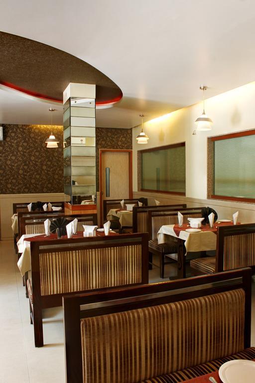 Hotel Corona Bharuch Экстерьер фото