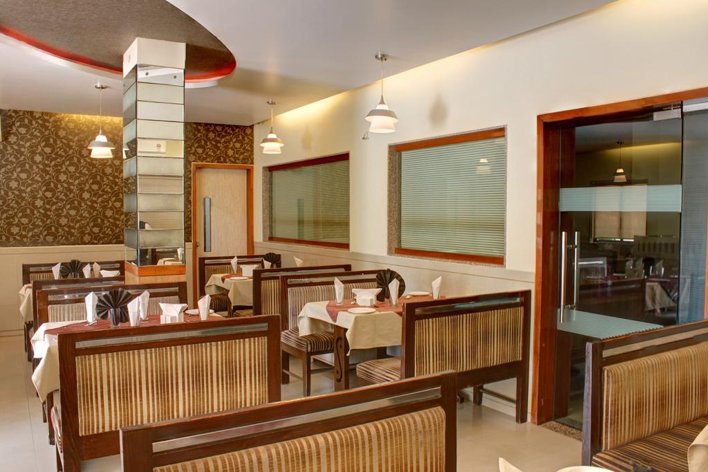 Hotel Corona Bharuch Экстерьер фото