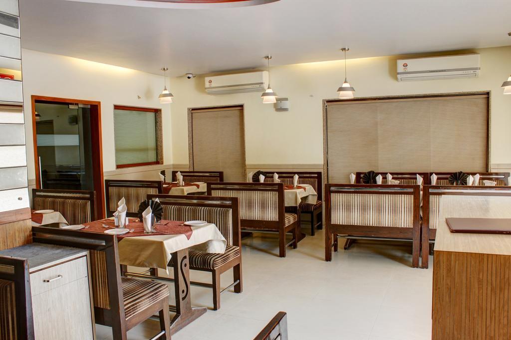 Hotel Corona Bharuch Экстерьер фото