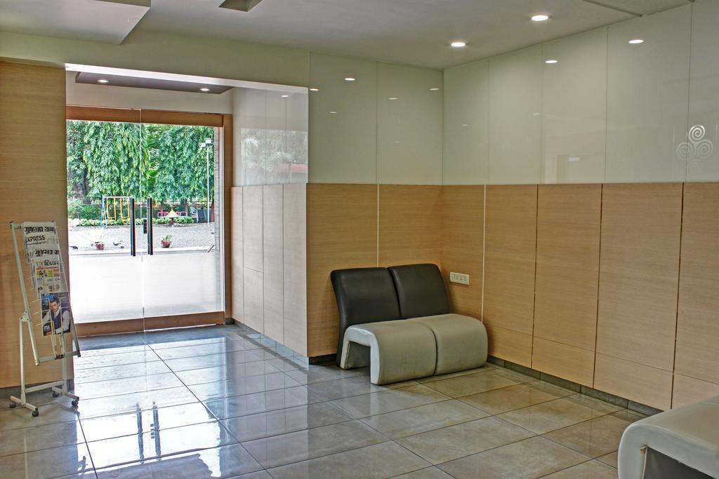 Hotel Corona Bharuch Экстерьер фото