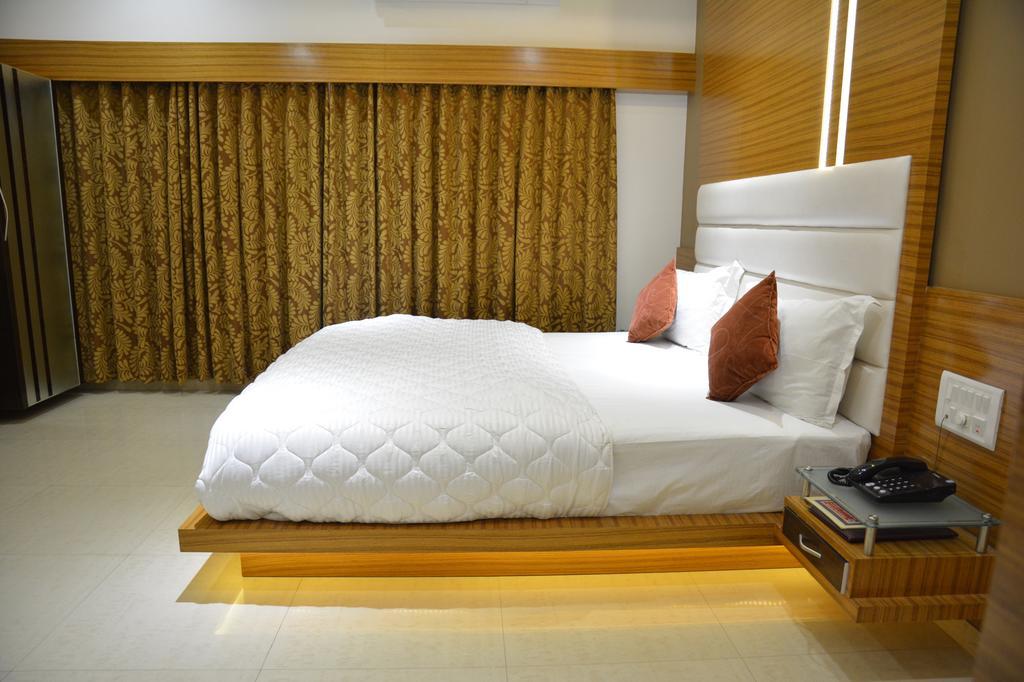 Hotel Corona Bharuch Номер фото