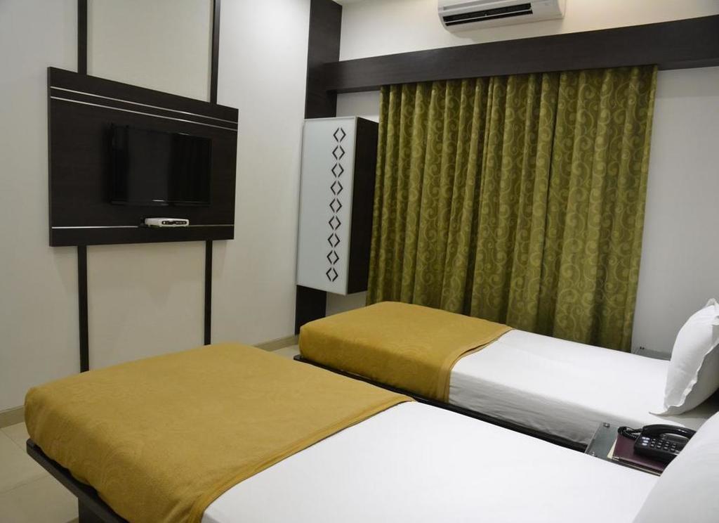 Hotel Corona Bharuch Номер фото