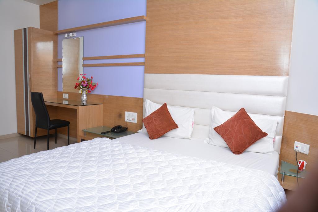 Hotel Corona Bharuch Номер фото