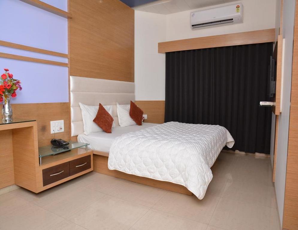 Hotel Corona Bharuch Номер фото