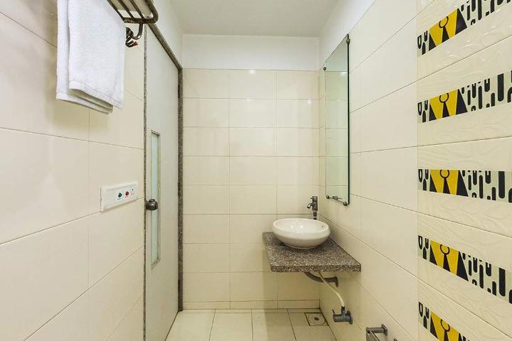 Hotel Corona Bharuch Экстерьер фото