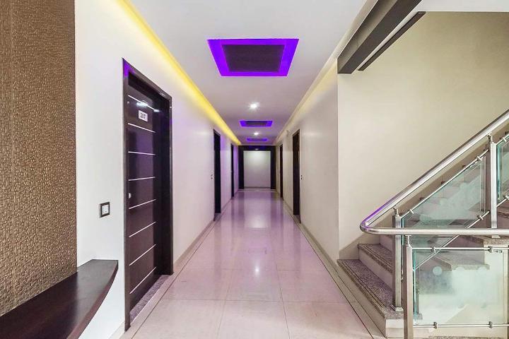 Hotel Corona Bharuch Экстерьер фото