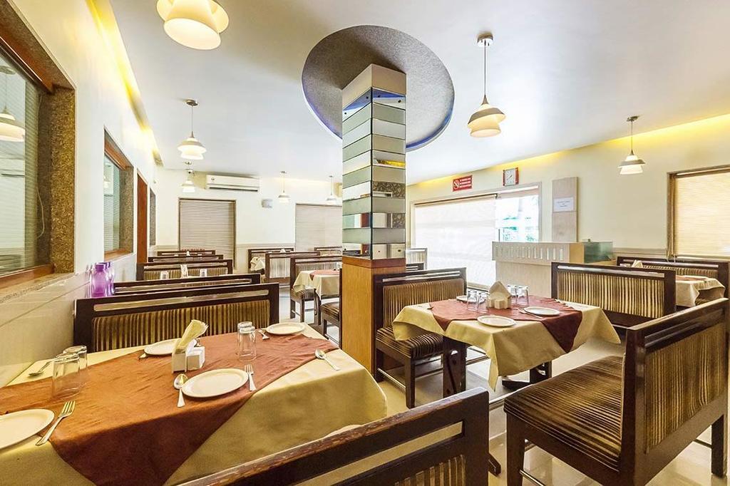 Hotel Corona Bharuch Экстерьер фото