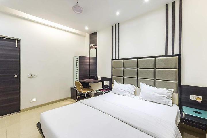 Hotel Corona Bharuch Экстерьер фото
