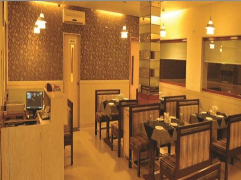 Hotel Corona Bharuch Экстерьер фото